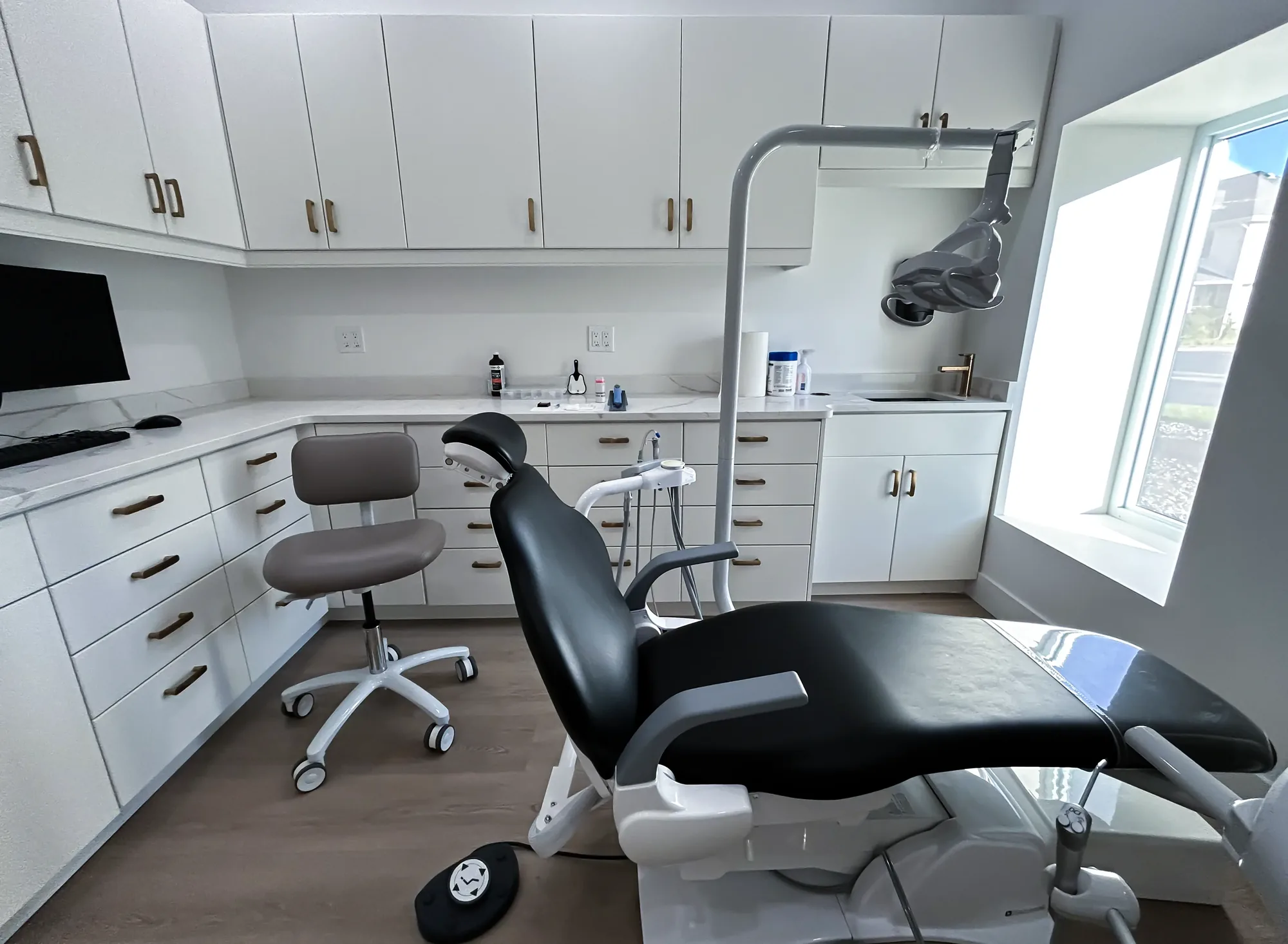 1485 Erie St, Dental Chair